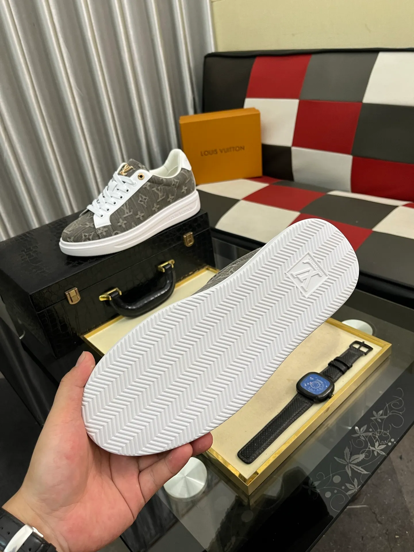Men's shoes 💰400⌚️⌚️LV Louis Vuitton. The latest trendy casual shoes are popular in physical stores in sizes 38-44. New spring and summer comfortable imported custom original cowhide, unique jacquard fabric element design. Paired with sheepskin lining, Lv original bottom, [taiyang][taiyang] high-end packaging and high quality💪Details determine the quality, you can enter and leave the counter at will, welcome to compare🇮🇹